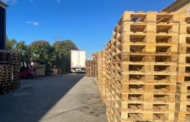 Stock de palettes Europe d'occasion prêtes pour une livraison rapide dans la zone d'Avignon et ses alentours